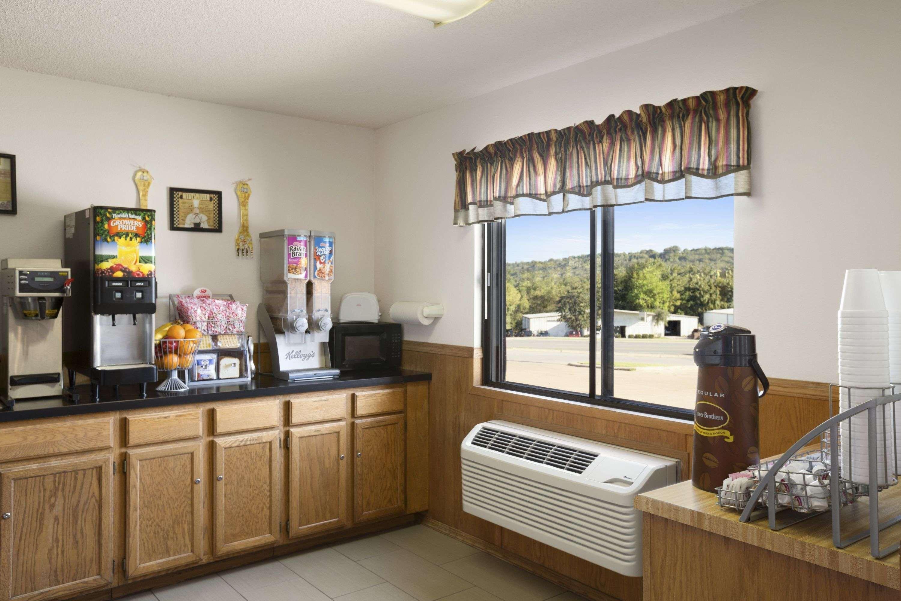 Super 8 By Wyndham Batesville Exterior foto